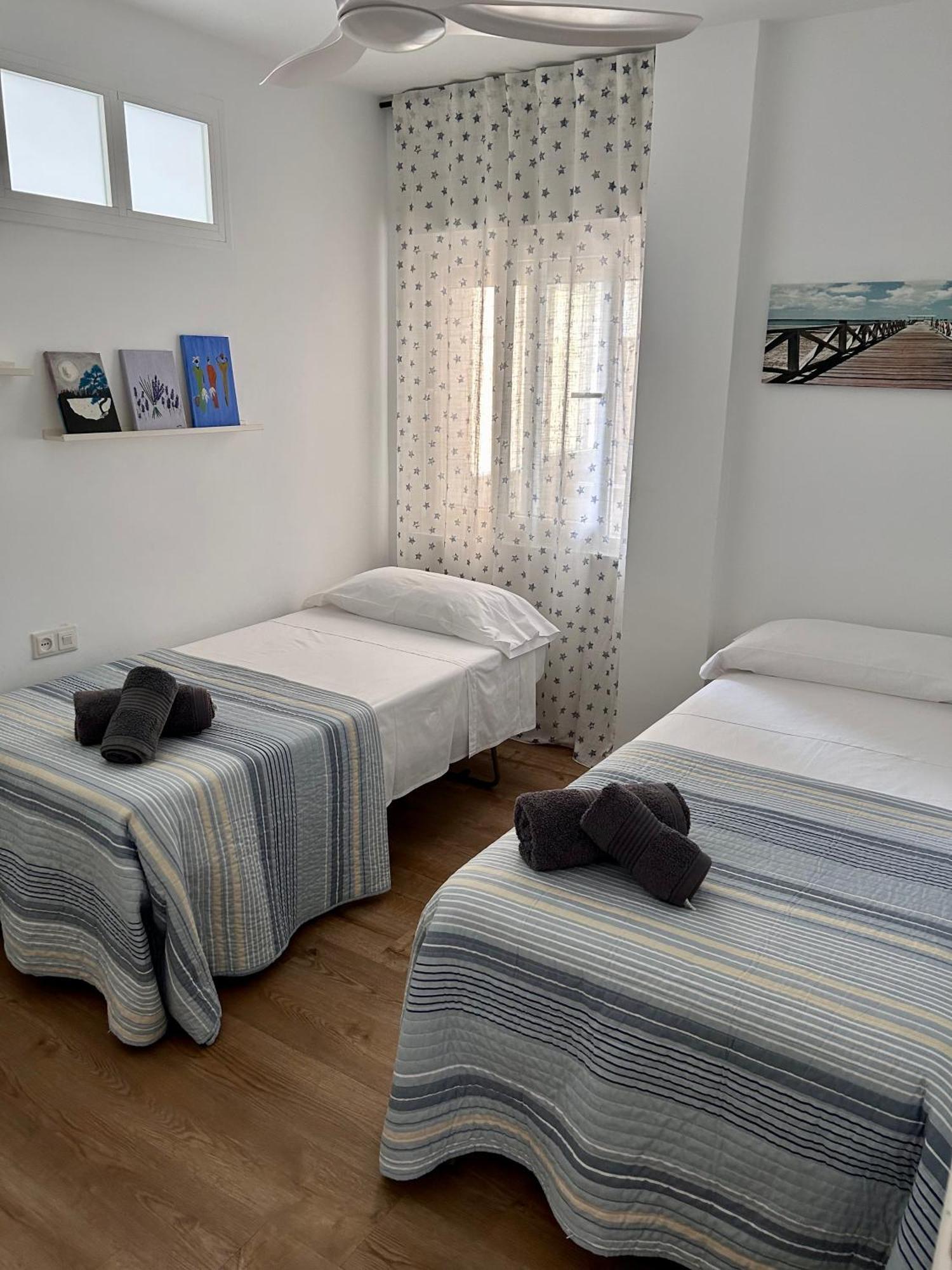 Precioso Apartamento Frente A La Playa Torre Del Mar Exteriör bild
